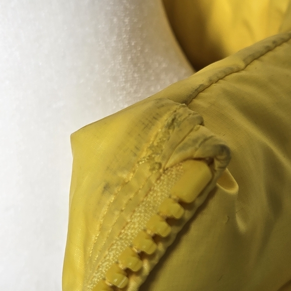 Urban Outfitters Napapijri Akke Butter Yellow Kids Quilted Puffer Duck Down Vest - Picture 12 of 15